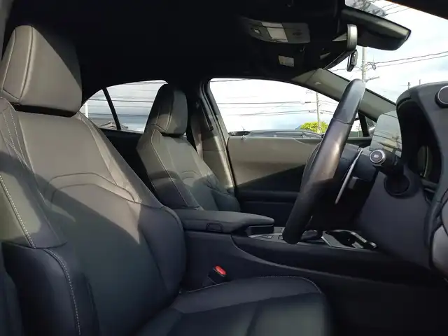 レクサス ＵＸ 250h バージョンC 福井県 2023(令5)年 1.4万km グラファイトブラックガラスフレーク ワンオーナー車/純正17インチAW/全方位カメラ/純正ナビ/フルセグテレビ/ビルトインETC2.0/ヘッドアップディスプレイ/前後ドライブレコーダー/コーナーセンサー/全車速追従機能付クルーズコントロール/前席パワーシート/シートヒーター/パドルシフト/BSM/シートメモリー/SOSボタン/ステアリングヒーター/オートホールド/本革巻きステアリング/衝突被害軽減システム/レーンキープアシスト/横滑り防止装置/盗難防止装置/レインセンサー