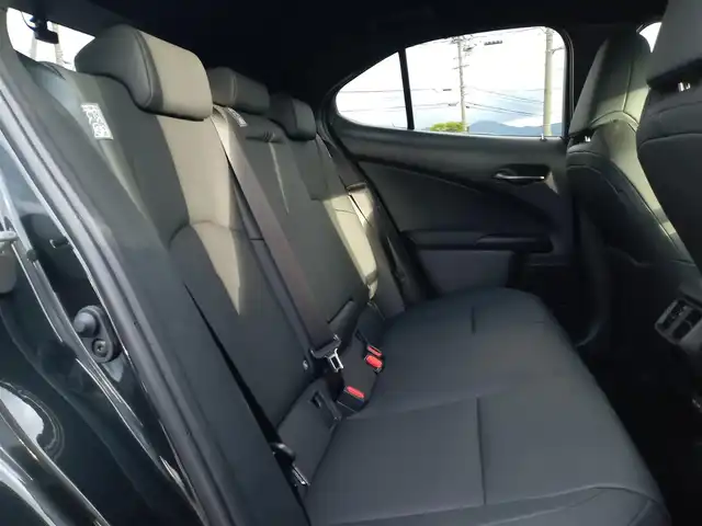 レクサス ＵＸ 250h バージョンC 福井県 2023(令5)年 1.4万km グラファイトブラックガラスフレーク ワンオーナー車/純正17インチAW/全方位カメラ/純正ナビ/フルセグテレビ/ビルトインETC2.0/ヘッドアップディスプレイ/前後ドライブレコーダー/コーナーセンサー/全車速追従機能付クルーズコントロール/前席パワーシート/シートヒーター/パドルシフト/BSM/シートメモリー/SOSボタン/ステアリングヒーター/オートホールド/本革巻きステアリング/衝突被害軽減システム/レーンキープアシスト/横滑り防止装置/盗難防止装置/レインセンサー