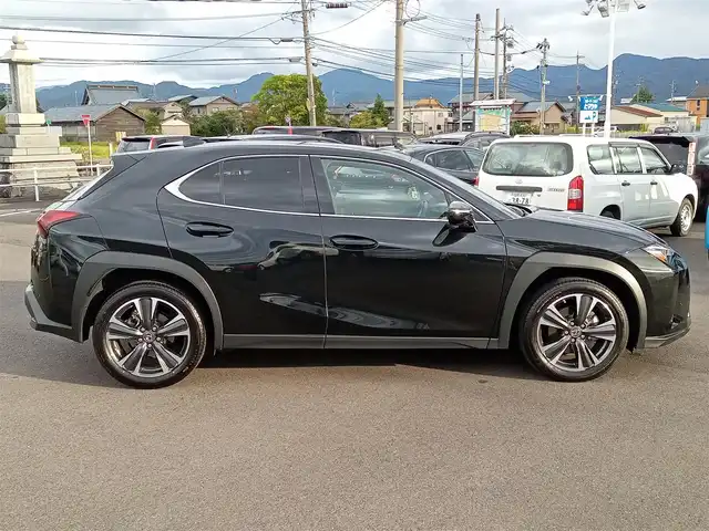 レクサス ＵＸ 250h バージョンC 福井県 2023(令5)年 1.4万km グラファイトブラックガラスフレーク ワンオーナー車/純正17インチAW/全方位カメラ/純正ナビ/フルセグテレビ/ビルトインETC2.0/ヘッドアップディスプレイ/前後ドライブレコーダー/コーナーセンサー/全車速追従機能付クルーズコントロール/前席パワーシート/シートヒーター/パドルシフト/BSM/シートメモリー/SOSボタン/ステアリングヒーター/オートホールド/本革巻きステアリング/衝突被害軽減システム/レーンキープアシスト/横滑り防止装置/盗難防止装置/レインセンサー