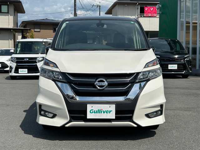 日産 セレナ ハイウェイスター 静岡県 2017(平29)年 5.3万km ブリリアントホワイトパール 2トーン ９インチ純正ＳＤナビ（Ｂｌｕｅｔｏｏｔｈ、ＣＤ、ＤＶＤ、フルセグＴＶ、ＡＵＸ）/後席モニター/バックカメラ/ＵＳＢ入力端子/前方ドラレコ/ＥＴＣ/左側パワスラ/純正アルミ/純正フロアマット/クルコン/アイドリングストップ/プッシュスタート/スマートキー/スペアキー１本/ダブルオートエアコン/三列シート/ウォークスルー/横滑り防止装置/オートライト/ハロゲンヘッドライト/ダブルエアバック/衝突軽減システム