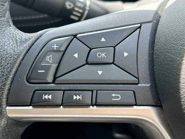 日産 セレナ ハイウェイスター 静岡県 2017(平29)年 5.3万km ブリリアントホワイトパール 2トーン ９インチ純正ＳＤナビ（Ｂｌｕｅｔｏｏｔｈ、ＣＤ、ＤＶＤ、フルセグＴＶ、ＡＵＸ）/後席モニター/バックカメラ/ＵＳＢ入力端子/前方ドラレコ/ＥＴＣ/左側パワスラ/純正アルミ/純正フロアマット/クルコン/アイドリングストップ/プッシュスタート/スマートキー/スペアキー１本/ダブルオートエアコン/三列シート/ウォークスルー/横滑り防止装置/オートライト/ハロゲンヘッドライト/ダブルエアバック/衝突軽減システム