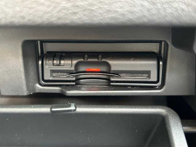 日産 セレナ ハイウェイスター 静岡県 2017(平29)年 5.3万km ブリリアントホワイトパール 2トーン ９インチ純正ＳＤナビ（Ｂｌｕｅｔｏｏｔｈ、ＣＤ、ＤＶＤ、フルセグＴＶ、ＡＵＸ）/後席モニター/バックカメラ/ＵＳＢ入力端子/前方ドラレコ/ＥＴＣ/左側パワスラ/純正アルミ/純正フロアマット/クルコン/アイドリングストップ/プッシュスタート/スマートキー/スペアキー１本/ダブルオートエアコン/三列シート/ウォークスルー/横滑り防止装置/オートライト/ハロゲンヘッドライト/ダブルエアバック/衝突軽減システム