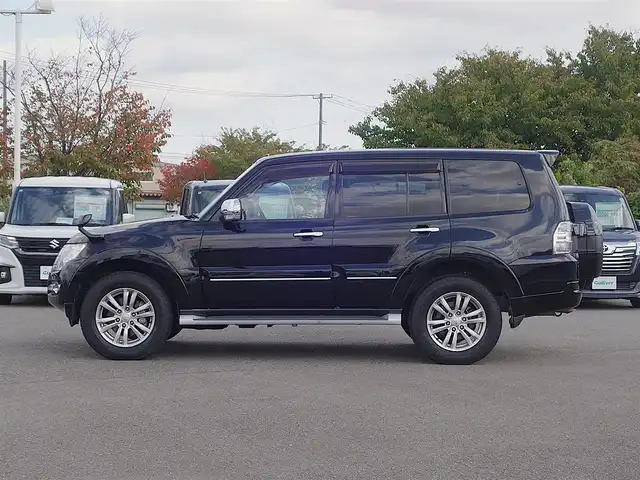 三菱 パジェロ ロング スーパーエクシード 山形県 2014(平26)年 5.1万km ダイヤモンドブラックマイカ 4WD/ディーゼル/ロックフォードアコースティックデザインプレミアムサウンド/純正SDナビ/　　【CD BT フルセグ USB】/バックカメラ/クルーズコントロール/HIDオートヘッドライト/黒革シート/パワーシート/シートヒーター/純正18インチアルミホイール/ドライブレコーダー/ステアリングスイッチ/MTモード付AT/IC付ターボ/電動格納ウィンカーミラー/フォグランプ/リモコンキー/ETC