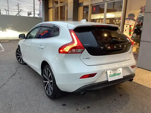 ボルボ Ｖ４０ T3 インスクリプション 愛知県 2018(平30)年 3.8万km パール ワンオーナー　/メーカーＨＤＤナビ　/フルセグ　/バックカメラ　/パドルシフト　/革シート　/シートヒーター　/ｈａｒｍａｎ／ｋａｒｄｏｎ　/ＢＬＩＳ　/ＩＳＯＦＩＸ　/ＬＥＤヘッド　/スマートキー　/前後ドラレコ