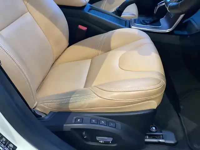 ボルボ Ｖ４０ T3 インスクリプション 愛知県 2018(平30)年 3.8万km パール ワンオーナー　/メーカーＨＤＤナビ　/フルセグ　/バックカメラ　/パドルシフト　/革シート　/シートヒーター　/ｈａｒｍａｎ／ｋａｒｄｏｎ　/ＢＬＩＳ　/ＩＳＯＦＩＸ　/ＬＥＤヘッド　/スマートキー　/前後ドラレコ