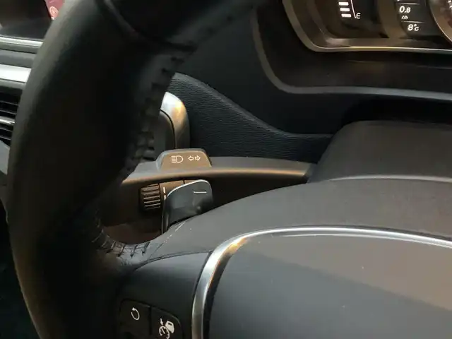 ボルボ Ｖ４０ T3 インスクリプション 愛知県 2018(平30)年 3.8万km パール ワンオーナー　/メーカーＨＤＤナビ　/フルセグ　/バックカメラ　/パドルシフト　/革シート　/シートヒーター　/ｈａｒｍａｎ／ｋａｒｄｏｎ　/ＢＬＩＳ　/ＩＳＯＦＩＸ　/ＬＥＤヘッド　/スマートキー　/前後ドラレコ