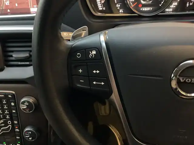 ボルボ Ｖ４０ T3 インスクリプション 愛知県 2018(平30)年 3.8万km パール ワンオーナー　/メーカーＨＤＤナビ　/フルセグ　/バックカメラ　/パドルシフト　/革シート　/シートヒーター　/ｈａｒｍａｎ／ｋａｒｄｏｎ　/ＢＬＩＳ　/ＩＳＯＦＩＸ　/ＬＥＤヘッド　/スマートキー　/前後ドラレコ