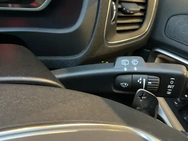 ボルボ Ｖ４０ T3 インスクリプション 愛知県 2018(平30)年 3.8万km パール ワンオーナー　/メーカーＨＤＤナビ　/フルセグ　/バックカメラ　/パドルシフト　/革シート　/シートヒーター　/ｈａｒｍａｎ／ｋａｒｄｏｎ　/ＢＬＩＳ　/ＩＳＯＦＩＸ　/ＬＥＤヘッド　/スマートキー　/前後ドラレコ