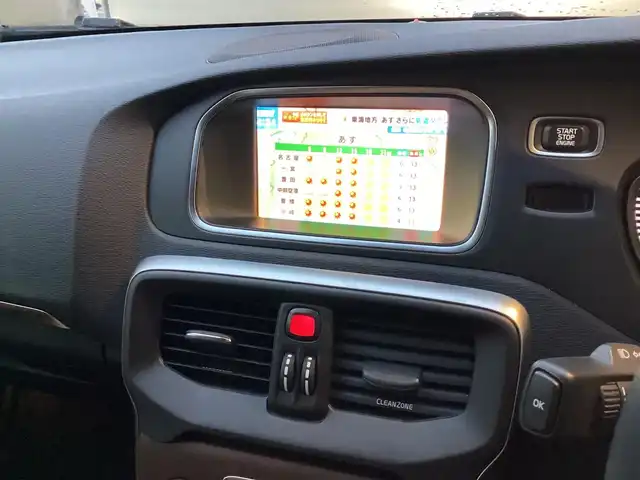 ボルボ Ｖ４０ T3 インスクリプション 愛知県 2018(平30)年 3.8万km パール ワンオーナー　/メーカーＨＤＤナビ　/フルセグ　/バックカメラ　/パドルシフト　/革シート　/シートヒーター　/ｈａｒｍａｎ／ｋａｒｄｏｎ　/ＢＬＩＳ　/ＩＳＯＦＩＸ　/ＬＥＤヘッド　/スマートキー　/前後ドラレコ