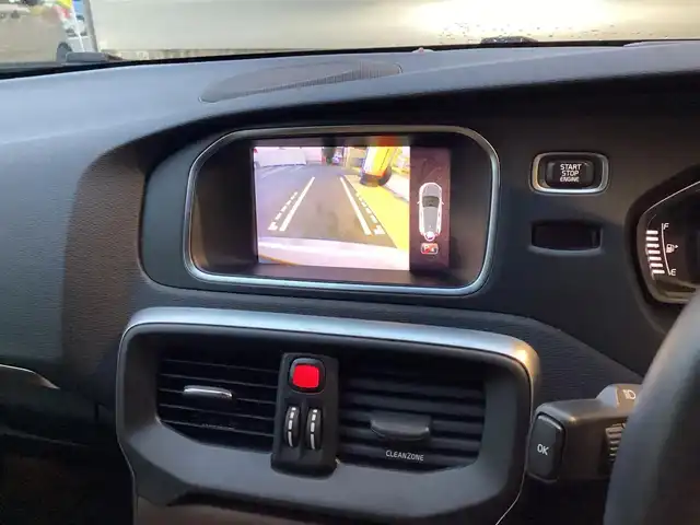 ボルボ Ｖ４０ T3 インスクリプション 愛知県 2018(平30)年 3.8万km パール ワンオーナー　/メーカーＨＤＤナビ　/フルセグ　/バックカメラ　/パドルシフト　/革シート　/シートヒーター　/ｈａｒｍａｎ／ｋａｒｄｏｎ　/ＢＬＩＳ　/ＩＳＯＦＩＸ　/ＬＥＤヘッド　/スマートキー　/前後ドラレコ