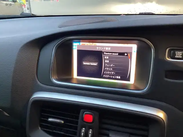 ボルボ Ｖ４０ T3 インスクリプション 愛知県 2018(平30)年 3.8万km パール ワンオーナー　/メーカーＨＤＤナビ　/フルセグ　/バックカメラ　/パドルシフト　/革シート　/シートヒーター　/ｈａｒｍａｎ／ｋａｒｄｏｎ　/ＢＬＩＳ　/ＩＳＯＦＩＸ　/ＬＥＤヘッド　/スマートキー　/前後ドラレコ