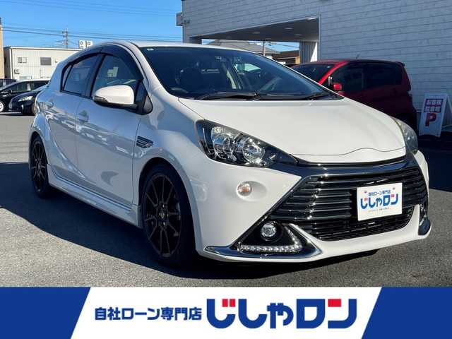 トヨタ アクア G G’s 群馬県 2015(平27)年 9.7万km ライムホワイトパールクリスタルシャイン (株)IDOMが運営する【じしゃロン伊勢崎店】の自社ローン対象車両になります。こちらは現金ご利用時の価格です。/自社ローンご希望の方は別途その旨お申付け下さい。/純正ナビ【NSZT-W64】/CD/DVD/BT/フルセグＴＶ/バックカメラ/Ｇ’ｓ純正17インチＡＷ/プッシュスタート/純正マット/オートライト