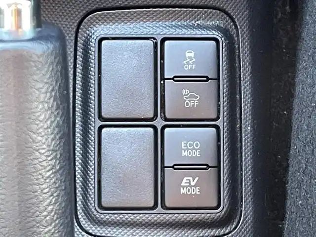 トヨタ アクア G G’s 群馬県 2015(平27)年 9.7万km ライムホワイトパールクリスタルシャイン (株)IDOMが運営する【じしゃロン伊勢崎店】の自社ローン対象車両になります。こちらは現金ご利用時の価格です。/自社ローンご希望の方は別途その旨お申付け下さい。/純正ナビ【NSZT-W64】/CD/DVD/BT/フルセグＴＶ/バックカメラ/Ｇ’ｓ純正17インチＡＷ/プッシュスタート/純正マット/オートライト