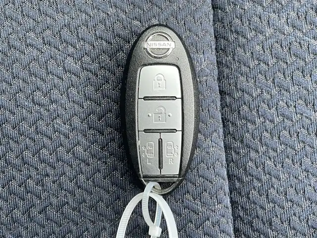 日産 ルークス ハイウェイスター X 静岡県 2023(令5)年 1.5万km ホワイトパール 純正ナビ/（AM/FM/CD/DVD/BT)/フルセグTV/アラウンドビューモニター/バックカメラ/両側パワースライドドア/左側ハンズフリースライドドア/ビルトインETC/スマートキー/プッシュスタート/スペアキー×１/LEDヘッドライト/純正14インチアルミホイール/純正フロアマット/快適パック/エマージェンシーブレーキ/レーンキープアシスト/横滑り防止装置/コーナーセンサー/ドライブレコーダー/取扱説明書/保証書