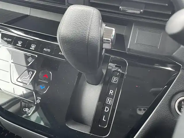 日産 ルークス ハイウェイスター X 静岡県 2023(令5)年 1.5万km ホワイトパール 純正ナビ/（AM/FM/CD/DVD/BT)/フルセグTV/アラウンドビューモニター/バックカメラ/両側パワースライドドア/左側ハンズフリースライドドア/ビルトインETC/スマートキー/プッシュスタート/スペアキー×１/LEDヘッドライト/純正14インチアルミホイール/純正フロアマット/快適パック/エマージェンシーブレーキ/レーンキープアシスト/横滑り防止装置/コーナーセンサー/ドライブレコーダー/取扱説明書/保証書