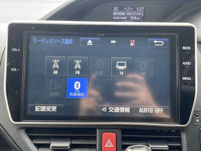 トヨタ エスクァイア Gi 沖縄県 2017(平29)年 8万km ホワイトパールクリスタルシャイン 純正１０インチナビ/バックカメラ/両側パワースライドドア/ETC