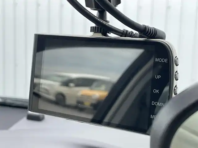 トヨタ プリウス S 滋賀県 2015(平27)年 1.1万km フロスティーグリーンマイカ 純正ナビ/・Bluetooth/・フルセグ/前後ドラレコ/オートライト/LED/フォグ/電動格納ミラー