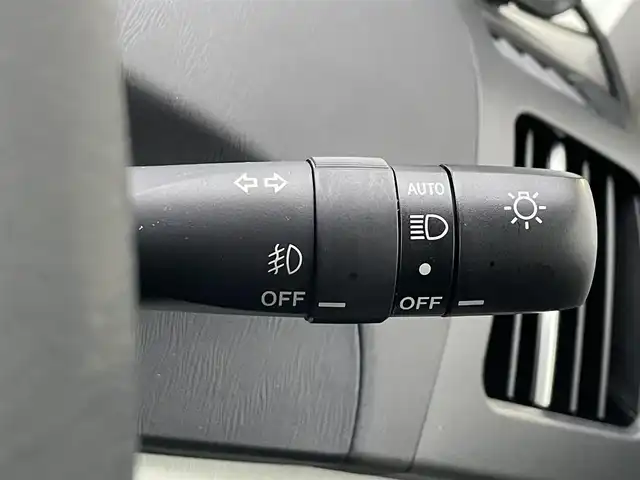 トヨタ プリウス S 滋賀県 2015(平27)年 1.1万km フロスティーグリーンマイカ 純正ナビ/・Bluetooth/・フルセグ/前後ドラレコ/オートライト/LED/フォグ/電動格納ミラー