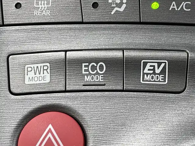 トヨタ プリウス S 滋賀県 2015(平27)年 1.1万km フロスティーグリーンマイカ 純正ナビ/・Bluetooth/・フルセグ/前後ドラレコ/オートライト/LED/フォグ/電動格納ミラー