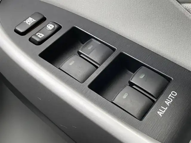 トヨタ プリウス S 滋賀県 2015(平27)年 1.1万km フロスティーグリーンマイカ 純正ナビ/・Bluetooth/・フルセグ/前後ドラレコ/オートライト/LED/フォグ/電動格納ミラー