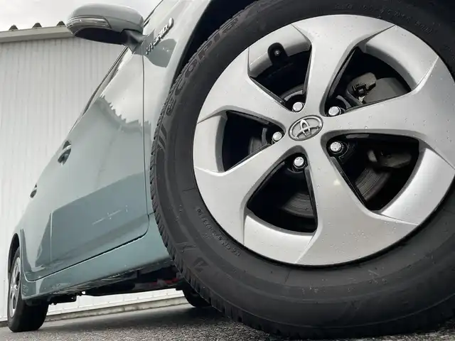 トヨタ プリウス S 滋賀県 2015(平27)年 1.1万km フロスティーグリーンマイカ 純正ナビ/・Bluetooth/・フルセグ/前後ドラレコ/オートライト/LED/フォグ/電動格納ミラー