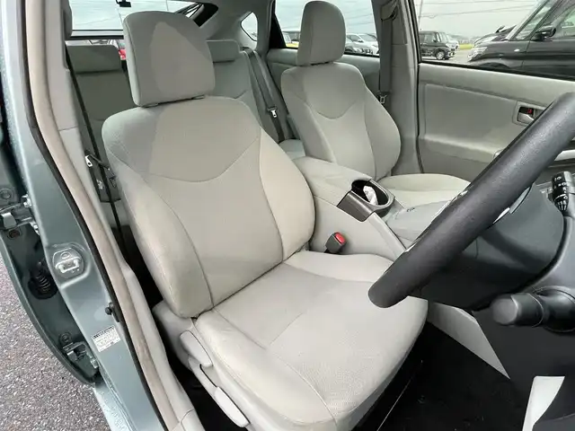 トヨタ プリウス S 滋賀県 2015(平27)年 1.1万km フロスティーグリーンマイカ 純正ナビ/・Bluetooth/・フルセグ/前後ドラレコ/オートライト/LED/フォグ/電動格納ミラー