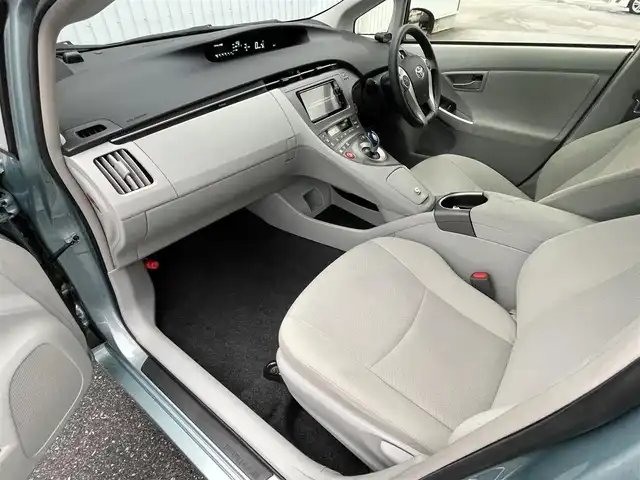 トヨタ プリウス S 滋賀県 2015(平27)年 1.1万km フロスティーグリーンマイカ 純正ナビ/・Bluetooth/・フルセグ/前後ドラレコ/オートライト/LED/フォグ/電動格納ミラー
