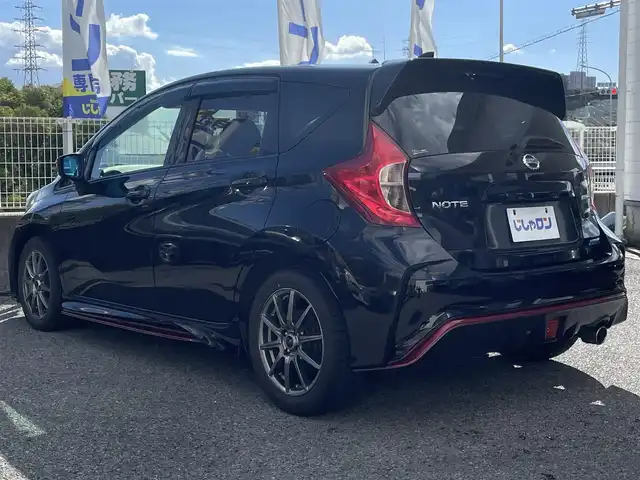 日産 ノート ニスモ 兵庫県 2015(平27)年 3.4万km スーパーブラック (株)IDOMが運営する【じしゃロン神戸名谷店】の自社ローン専用車両になりますこちらは現金またはオートローンご利用時の価格です。自社ローンご希望の方は別途その旨お申付け下さい。/SDナビ:CN-RE05WD/（フルセグTV/FM/AM/BT/CD)/走行中TV視聴可/盗難防止装置/横滑り防止装置/LEDヘッドライト/LEDフォグランプ/カロッツェリアツィーター/スペアキー有/装着タイヤ　スタッドレスタイヤ/スタッドレスタイヤ積み込み（社外AW）（2本目）/プッシュスタート/ドアバイザー/保証書/取扱説明書