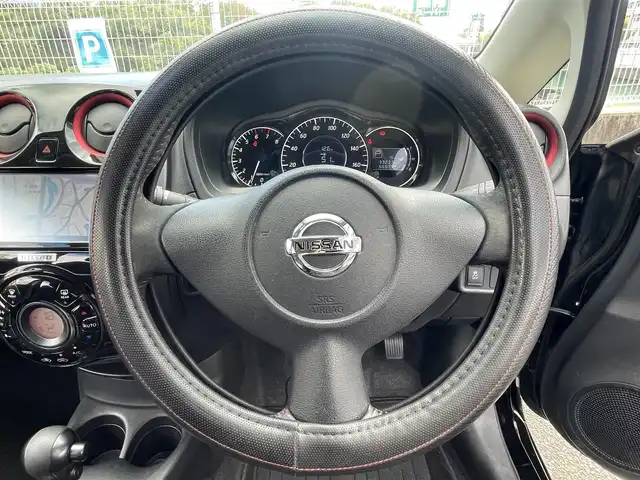 日産 ノート ニスモ 兵庫県 2015(平27)年 3.4万km スーパーブラック (株)IDOMが運営する【じしゃロン神戸名谷店】の自社ローン専用車両になりますこちらは現金またはオートローンご利用時の価格です。自社ローンご希望の方は別途その旨お申付け下さい。/SDナビ:CN-RE05WD/（フルセグTV/FM/AM/BT/CD)/走行中TV視聴可/盗難防止装置/横滑り防止装置/LEDヘッドライト/LEDフォグランプ/カロッツェリアツィーター/スペアキー有/装着タイヤ　スタッドレスタイヤ/スタッドレスタイヤ積み込み（社外AW）（2本目）/プッシュスタート/ドアバイザー/保証書/取扱説明書