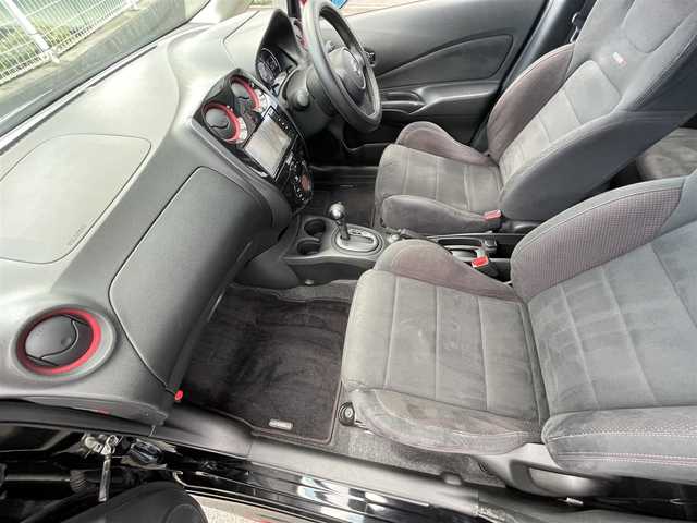 日産 ノート ニスモ 兵庫県 2015(平27)年 3.4万km スーパーブラック (株)IDOMが運営する【じしゃロン神戸名谷店】の自社ローン専用車両になりますこちらは現金またはオートローンご利用時の価格です。自社ローンご希望の方は別途その旨お申付け下さい。/SDナビ:CN-RE05WD/（フルセグTV/FM/AM/BT/CD)/走行中TV視聴可/盗難防止装置/横滑り防止装置/LEDヘッドライト/LEDフォグランプ/カロッツェリアツィーター/スペアキー有/装着タイヤ　スタッドレスタイヤ/スタッドレスタイヤ積み込み（社外AW）（2本目）/プッシュスタート/ドアバイザー/保証書/取扱説明書