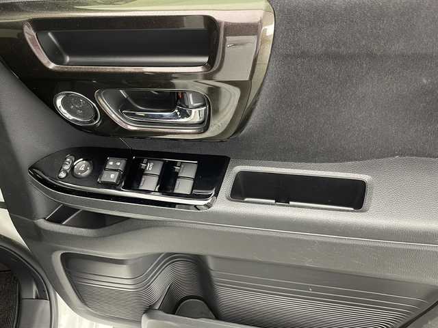ホンダ Ｎ ＢＯＸ カスタム G L ターボ ホンダセンシング 宮崎県 2018(平30)年 6.9万km プラチナホワイトパール ホンダセンシング/クルーズコントロール/ケンウッドオーディオナビ/　TV/FM/AM/CD/DVD/Bluetooth/バックカメラ/プラズマクラスター搭載フルオートエアコン/パドルシフト/電動格納ミラー/ウインカーミラー/ETC/ドアバイザー/ステアリングスイッチ/純正フロアマット/プッシュスタート/アイドリングストップ