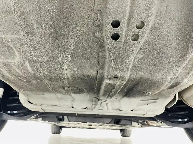ホンダ シャトル ハイブリッド ホンダセンシング 福島県 2019(令1)年 3.9万km プラチナホワイトパール ホンダセンシング/・衝突軽減ブレーキ〈CMBS〉/・誤発進抑制機能/・ACC〈アダプティブ・クルーズ・コントロール〉/・LKAS〈車線維持支援システム〉/・先行車発進お知らせ機能/純正メモリナビ/型番：VXM-204VFi/・AM/FM/CD/DVD/BT/フルセグTV/・バックカメラ/・ビルトインETC/・前後ドライブレコーダー/プッシュスタート/・スマートキー/・スペアキー/チルト式ステアリング/・ステアリングスイッチ/ウインカーミラー/純正フロアマット