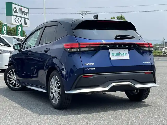 日産 ノート オーテック 奈良県 2021(令3)年 2万km オーロラフレアブルーパール /スーパーブラック 2トーン 純正ナビ(フルセグTV/CD/AM・FM/BT)/バックカメラ/ビルトインETC2.0/前方ドラレコ/衝突被害軽減ブレーキ/車線逸脱警報/VDC(ビークルダイナミクスコントロール)/オートブレーキホールド/LEDヘッドランプ/フォグランプ/純正16インチアルミホイール/本革巻きステアリング/レザレットシート/純正フロアマット/スペアキー