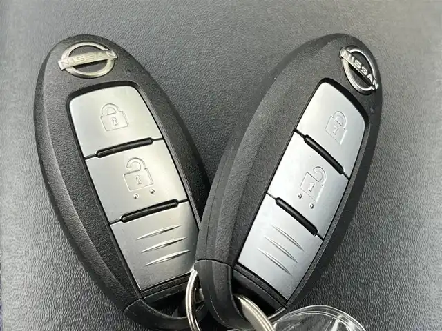 日産 ノート オーテック 奈良県 2021(令3)年 2万km オーロラフレアブルーパール /スーパーブラック 2トーン 純正ナビ(フルセグTV/CD/AM・FM/BT)/バックカメラ/ビルトインETC2.0/前方ドラレコ/衝突被害軽減ブレーキ/車線逸脱警報/VDC(ビークルダイナミクスコントロール)/オートブレーキホールド/LEDヘッドランプ/フォグランプ/純正16インチアルミホイール/本革巻きステアリング/レザレットシート/純正フロアマット/スペアキー