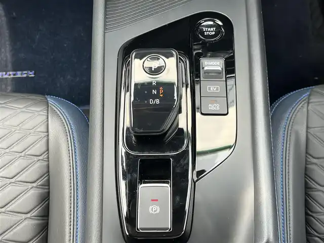 日産 ノート オーテック 奈良県 2021(令3)年 2万km オーロラフレアブルーパール /スーパーブラック 2トーン 純正ナビ(フルセグTV/CD/AM・FM/BT)/バックカメラ/ビルトインETC2.0/前方ドラレコ/衝突被害軽減ブレーキ/車線逸脱警報/VDC(ビークルダイナミクスコントロール)/オートブレーキホールド/LEDヘッドランプ/フォグランプ/純正16インチアルミホイール/本革巻きステアリング/レザレットシート/純正フロアマット/スペアキー
