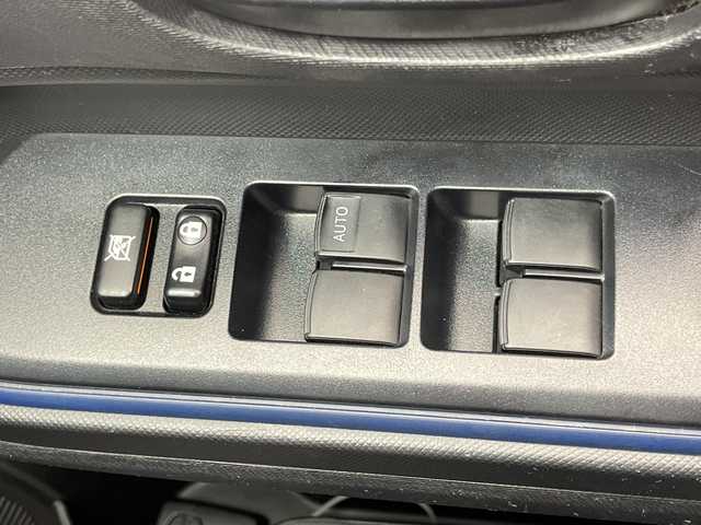 トヨタ アクア S 千葉県 2016(平28)年 5.1万km ライムホワイトパールクリスタルシャイン トヨタセーフティセンス/レーンキープアシスト/純正7インチSDナビ（NSCP-W64）/　（Bluetooth/CD/ワンセグTV）/バックカメラ/純正ビルトインETC/純正フロアマット/パワーステアリング/オートハイビーム/フォグランプ