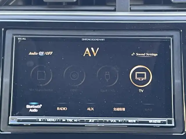 ホンダ シャトル ハイブリッド 東京都 2016(平28)年 8.1万km ミッドナイトブルービームM (株)IDOMが運営する【じしゃロン昭島店】の自社ローン専用車両になります。こちらは現金またはオートローンご利用時の価格です。自社ローンご希望の方は別途その旨お申付け下さい/衝突被害軽減システム/社外ナビ（TV・HDD・CD・DVD）/バックカメラ・フロント/純正AW/スマートキー/プッシュスタートボタン/純正フロアマット/ETC/ハーフレザーシート