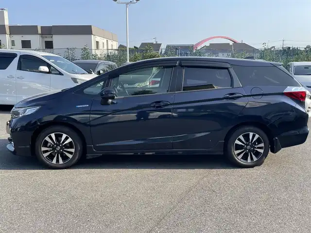 ホンダ シャトル ハイブリッド 東京都 2016(平28)年 8.1万km ミッドナイトブルービームM (株)IDOMが運営する【じしゃロン昭島店】の自社ローン専用車両になります。こちらは現金またはオートローンご利用時の価格です。自社ローンご希望の方は別途その旨お申付け下さい/衝突被害軽減システム/社外ナビ（TV・HDD・CD・DVD）/バックカメラ・フロント/純正AW/スマートキー/プッシュスタートボタン/純正フロアマット/ETC/ハーフレザーシート