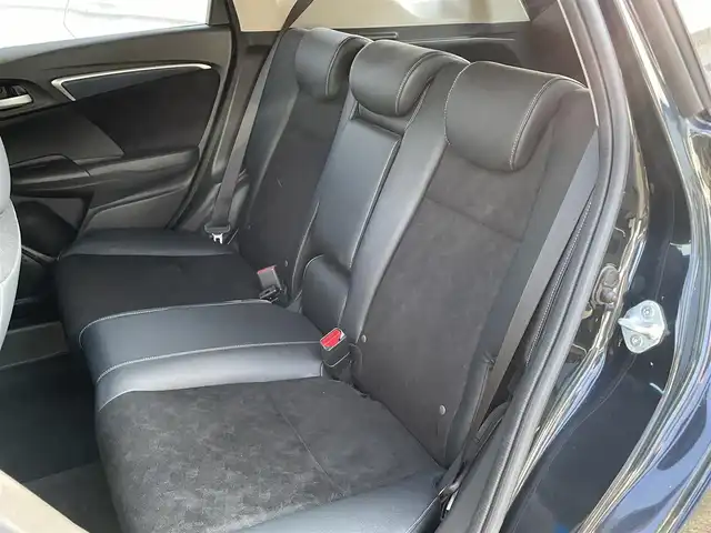 ホンダ シャトル ハイブリッド 東京都 2016(平28)年 8.1万km ミッドナイトブルービームM (株)IDOMが運営する【じしゃロン昭島店】の自社ローン専用車両になります。こちらは現金またはオートローンご利用時の価格です。自社ローンご希望の方は別途その旨お申付け下さい/衝突被害軽減システム/社外ナビ（TV・HDD・CD・DVD）/バックカメラ・フロント/純正AW/スマートキー/プッシュスタートボタン/純正フロアマット/ETC/ハーフレザーシート