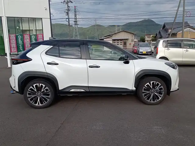 トヨタ ヤリスクロス ハイブリッド Z 福井県 2020(令2)年 6.3万km ブラックマイカ/ホワイトパールクリスタルシャイン 2トーン 純正ディスプレイオーディオ/フルセグTV/バックカメラ/前後ドライブレコーダー/レーダークルーズコントロール/シートヒーター/D席パワーシート/オートライト/オートハイビーム/ハーフレザーシート/純正フロアマット/純正18インチAW/スマートキー