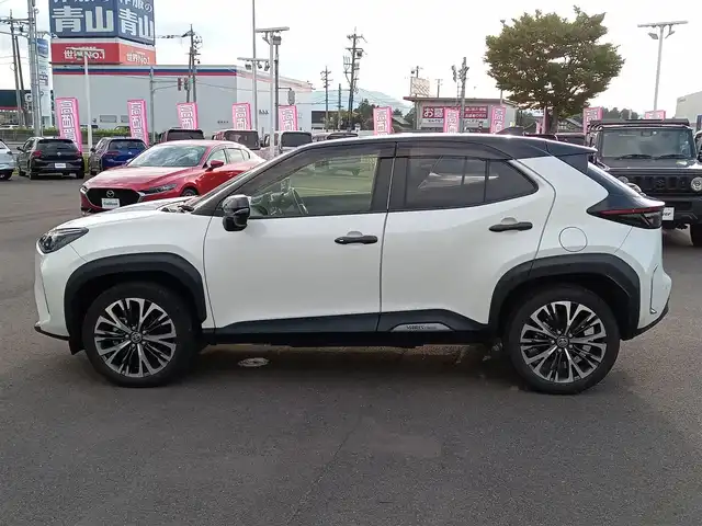 トヨタ ヤリスクロス ハイブリッド Z 福井県 2020(令2)年 6.3万km ブラックマイカ/ホワイトパールクリスタルシャイン 2トーン 純正ディスプレイオーディオ/フルセグTV/バックカメラ/前後ドライブレコーダー/レーダークルーズコントロール/シートヒーター/D席パワーシート/オートライト/オートハイビーム/ハーフレザーシート/純正フロアマット/純正18インチAW/スマートキー