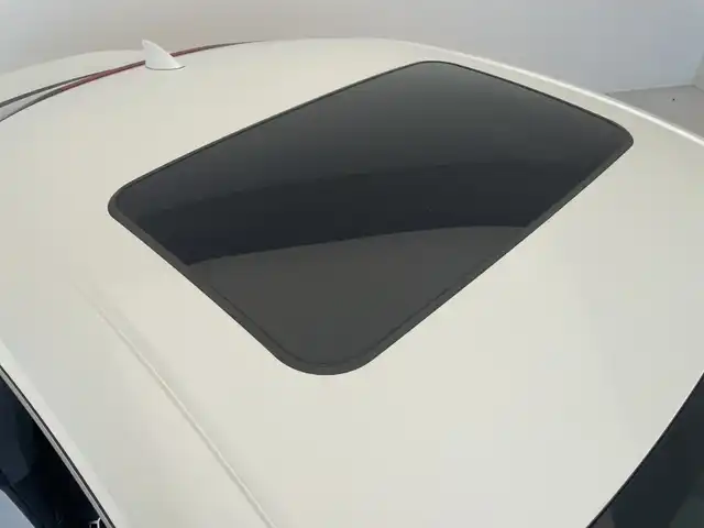 レクサス ＲＣ 350 バージョンL 愛知県 2015(平27)年 2.8万km ホワイトパールクリスタルシャイン 純正ナビ/TV/Bluetooth接続/バックモニター/衝突被害軽減ブレーキ/レーンディパーチャーアラート/ブラインドスポットモニター/レーダークルーズコントロール/サンルーフ/純正LEDヘッドライト/フォグライト/クリアランスソナー/電動パワーシート/シートヒーター/シートエアコン/シートメモリー/ビルトインETC/純正ドライブレコーダー/純正18インチアルミホイール/純正フロアマット