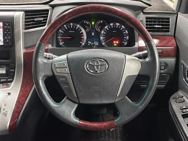 トヨタ ヴェルファイア 2．4Z 埼玉県 2008(平20)年 10.4万km ホワイトパールクリスタルシャイン 純正ＨＤＤナビ＆フルセグＴＶ/　（ＤＶＤ＆ＣＤ＆ＭＳＶ＆ＢＴ）/フリップダウンモニター/バックカメラ/ＥＴＣ/前方ドライブレコーダー/ウッドコンビステアリング/ステアリングリモコン/両側パワースライドドア/クリアランスソナー/純正エアロ/純正１８inアルミホイール/オートライト/ＨＩＤライト/フォグランプ/ウィンカーミラー/電動格納ミラー/Ｗ＆サイド＋カーテンエアバッグ/横滑り防止装置/ＡＢＳ/ドアバイザー/フロアマット/取扱説明書