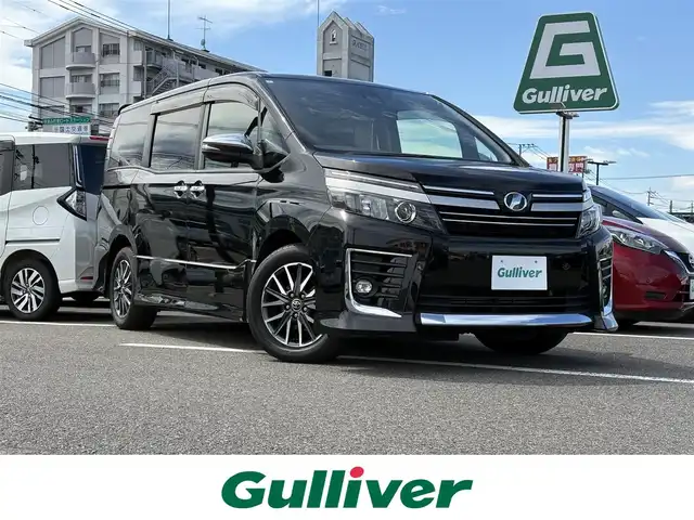 トヨタ ヴォクシー ZS 煌Ⅱ 大分県 2017(平29)年 7.5万km ブラック ・純正ナビ(CD/DVD/BT/SD)/・バックカメラ/・フリップダウンモニター/・プリクラッシュセーフティ/・両側パワースライド/・テレビキャンセラー/・ETC/・オートハイビーム/・MTモード付AT/・ウォークスルー/・スマートキー/・プッシュスタート/・純正アルミホイール
