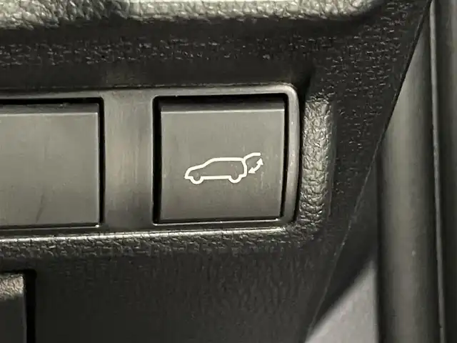 トヨタ カローラ クロス ハイブリッド Z 埼玉県 2025(令7)年 1.3万km 赤 パノラマルーフ　純正ディスプレイオーディオ　パノラミックビューモニター　ＢＳＭ　セーフティセンス　レーダークルーズ　ビルトインＥＴＣ２．０　シートヒーター　ワイヤレス充電　オートハイビーム　ＬＥＤ