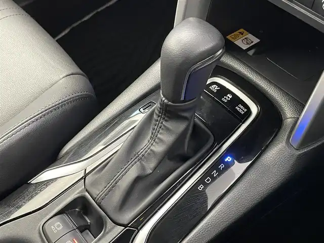 トヨタ カローラ クロス ハイブリッド Z 埼玉県 2025(令7)年 1.3万km 赤 パノラマルーフ　純正ディスプレイオーディオ　パノラミックビューモニター　ＢＳＭ　セーフティセンス　レーダークルーズ　ビルトインＥＴＣ２．０　シートヒーター　ワイヤレス充電　オートハイビーム　ＬＥＤ