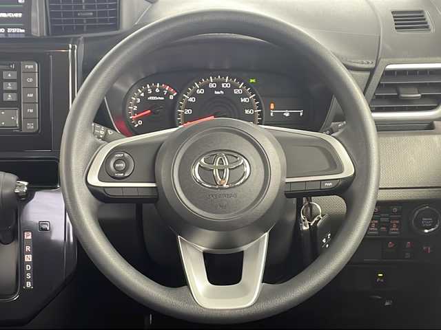 トヨタ ルーミー G 愛知県 2021(令3)年 2.8万km ブラックマイカメタリック /禁煙車//純正オーディオ//ETC//社外デジタルルームミラー//スマートアシスト//衝突回避支援ブレーキ//衝突警報機能//車線逸脱警報//路側逸脱警報//ふらつき警報//前後方誤発進抑制//先行車発進お知らせ//オートハイビーム//前後コーナーセンサー//LEDヘッドライト//オートライト//両側電動スライドドア//フロントシートウォークスルー//社外フロアマット//ステアリングスイッチ//プッシュスタート//電動格納ミラー//アイドリングストップ//新車保証書・取扱説明書