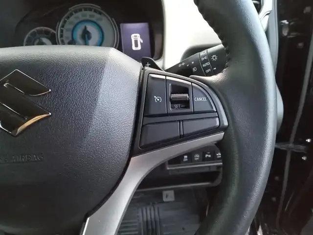 スズキ クロスビー HYBRID MZ 福井県 2018(平30)年 6.1万km スーパーブラックパール 3トーンコーディネート 4WD/純正8インチナビ（CN-RZ83）/・（フルセグTV/CD/DVD/Bluetooth）/デュアルセンサーブレーキサポート/レーンキープアシスト/ダウンヒルアシスト/クルーズコントロール/全方位カメラ/ETC/前後ドライブレコーダー/純正フロアマット/オートLEDライト/オートマチックハイビーム/純正16インチAW/スマートキー