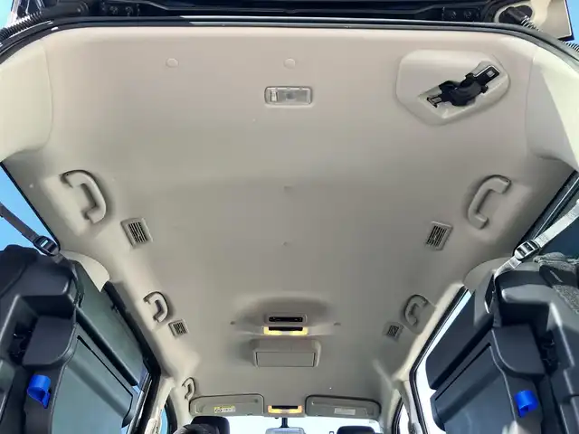 日産 セレナ ハイウェイスター Vセレクション 静岡県 2018(平30)年 5万km 黒 エンジンスタートボタン/パワーステアリング/パワーウィンドウ/アイドリングストップ/パーキングアシスト/Wオートエアコン/スマートキー/スペアキー1本/クルーズコントロール/後席モニター/USB入力端子/ETC/全方位カメラ/純正8インチナビ（CD/DVD/BT/フルセグ）/ドライブレコーダー/三列シート/ウォークスルー/純正フロアマット/両側パワースライドドア/布シート/純正アルミホイール/ABS/横滑り防止装置/コーナーセンサー前後/盗難防止装置/オートライト/LEDヘッドライト/W+サイドエアバッグ/衝突軽減システム/同系色色変え