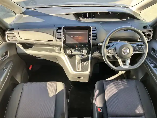 日産 セレナ ハイウェイスター Vセレクション 静岡県 2018(平30)年 5万km 黒 エンジンスタートボタン/パワーステアリング/パワーウィンドウ/アイドリングストップ/パーキングアシスト/Wオートエアコン/スマートキー/スペアキー1本/クルーズコントロール/後席モニター/USB入力端子/ETC/全方位カメラ/純正8インチナビ（CD/DVD/BT/フルセグ）/ドライブレコーダー/三列シート/ウォークスルー/純正フロアマット/両側パワースライドドア/布シート/純正アルミホイール/ABS/横滑り防止装置/コーナーセンサー前後/盗難防止装置/オートライト/LEDヘッドライト/W+サイドエアバッグ/衝突軽減システム/同系色色変え